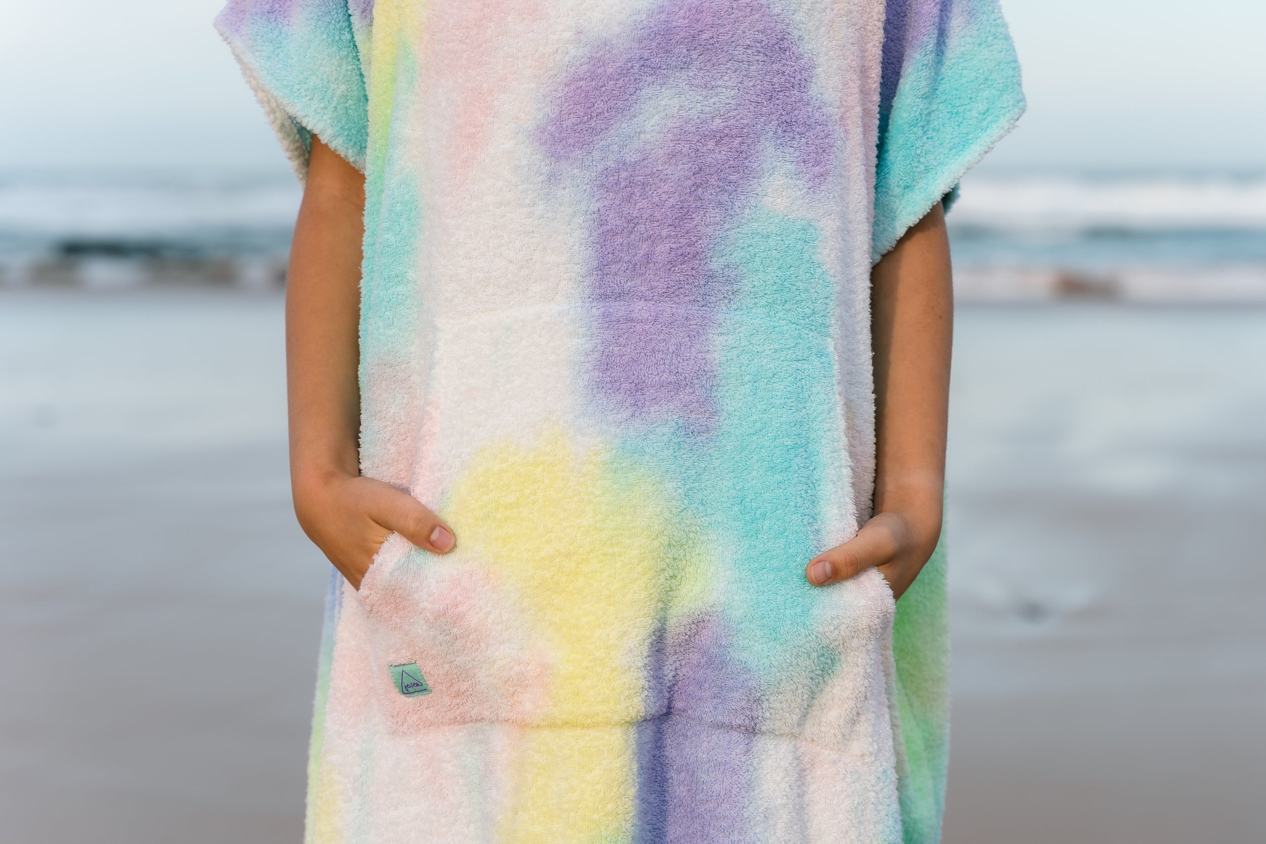 Hvide Surfponcho - rainbow tiedye